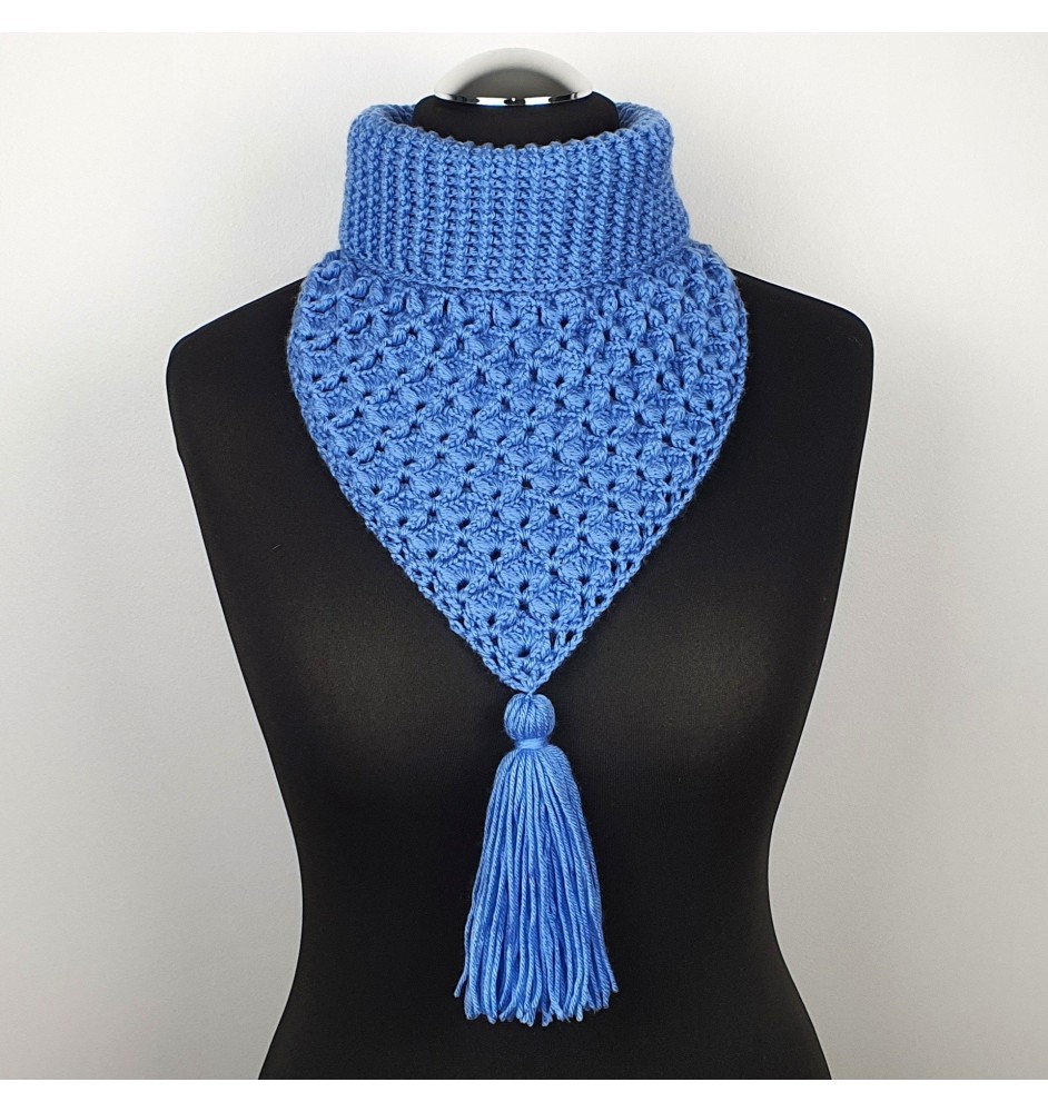 Szydełkowy niebieski ocieplacz na szyję