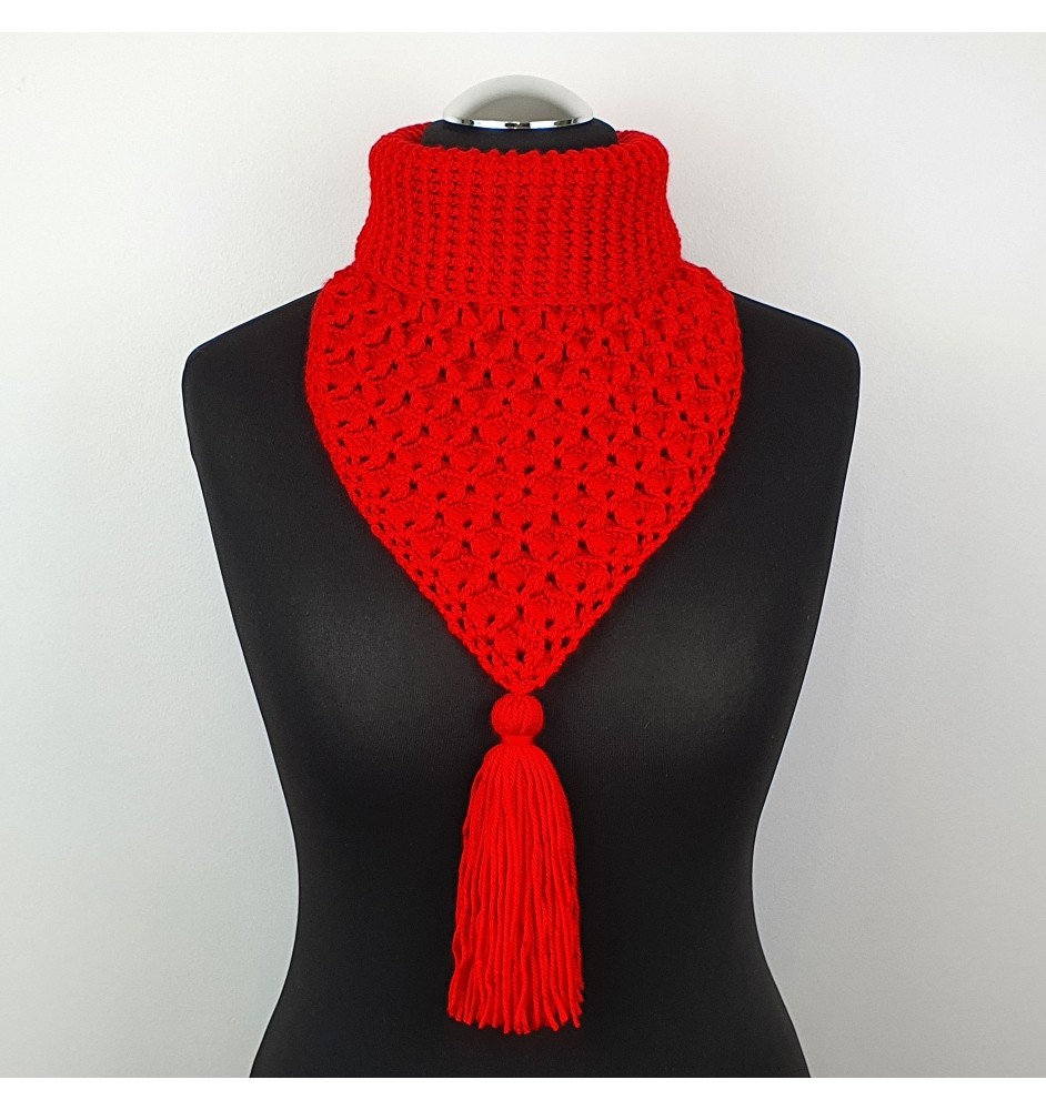 Szydełkowy czerwony ocieplacz na szyję