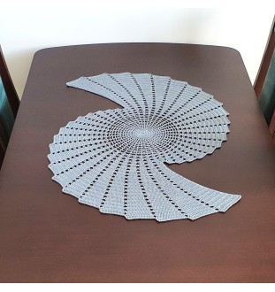 Ciemnoszara serweta na szydełku