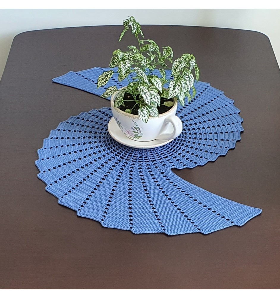 Szydełkowa niebieska serweta