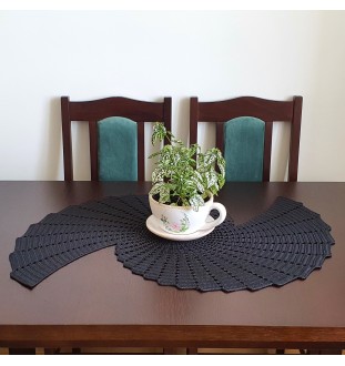 Czarna serweta na szydełku