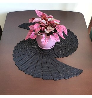 Czarna serweta na szydełku