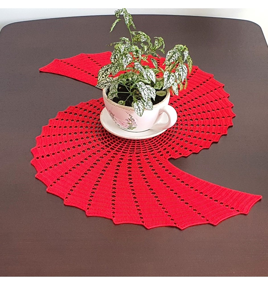 Szydełkowa czerwona serweta