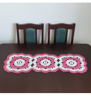 Malinowy bieżnik szydełkowy