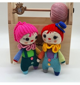 Pajacyk szydełkowany