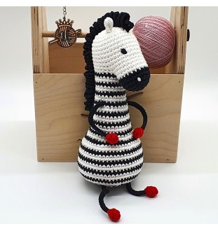 Biało -czarna zebra na szydełku