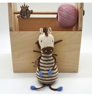 Zebra beżowo - brązowa na szydełku