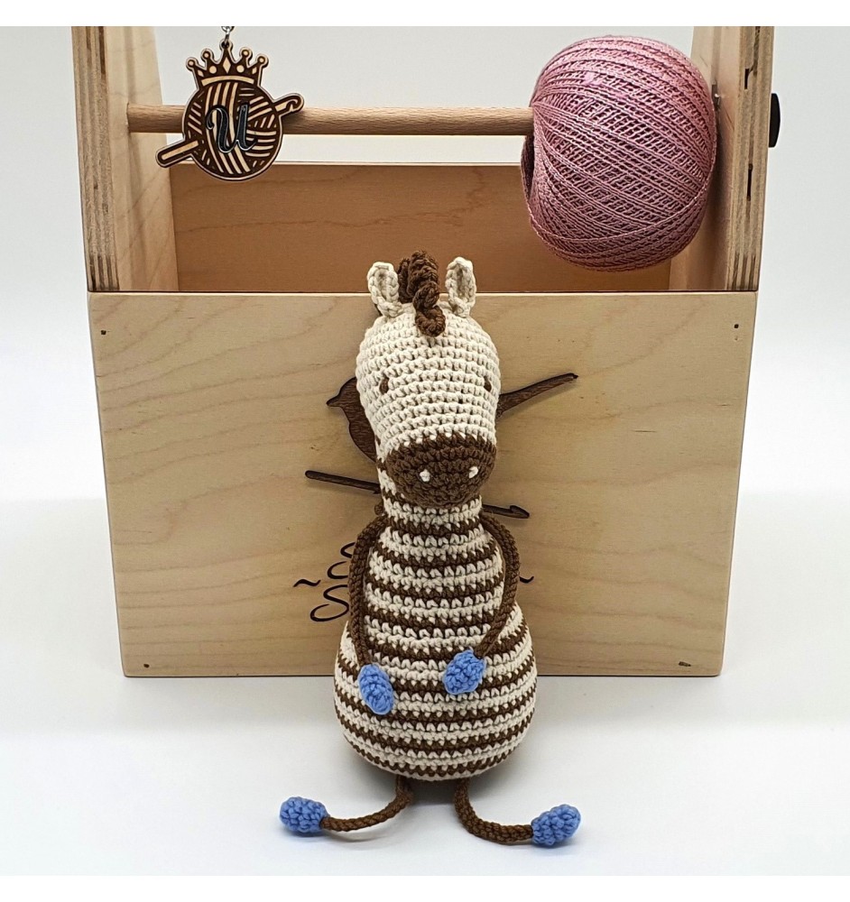 Zebra beżowo - brązowa na szydełku