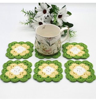 Szydełkowe, trzykolorowe podkładki pod kubek