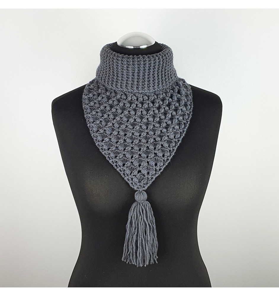 Szydełkowy szary ocieplacz na szyję