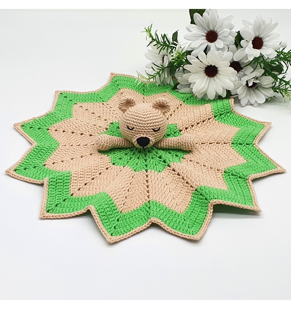 Kocyk - przytulanka beżowo - zielony na szydełku