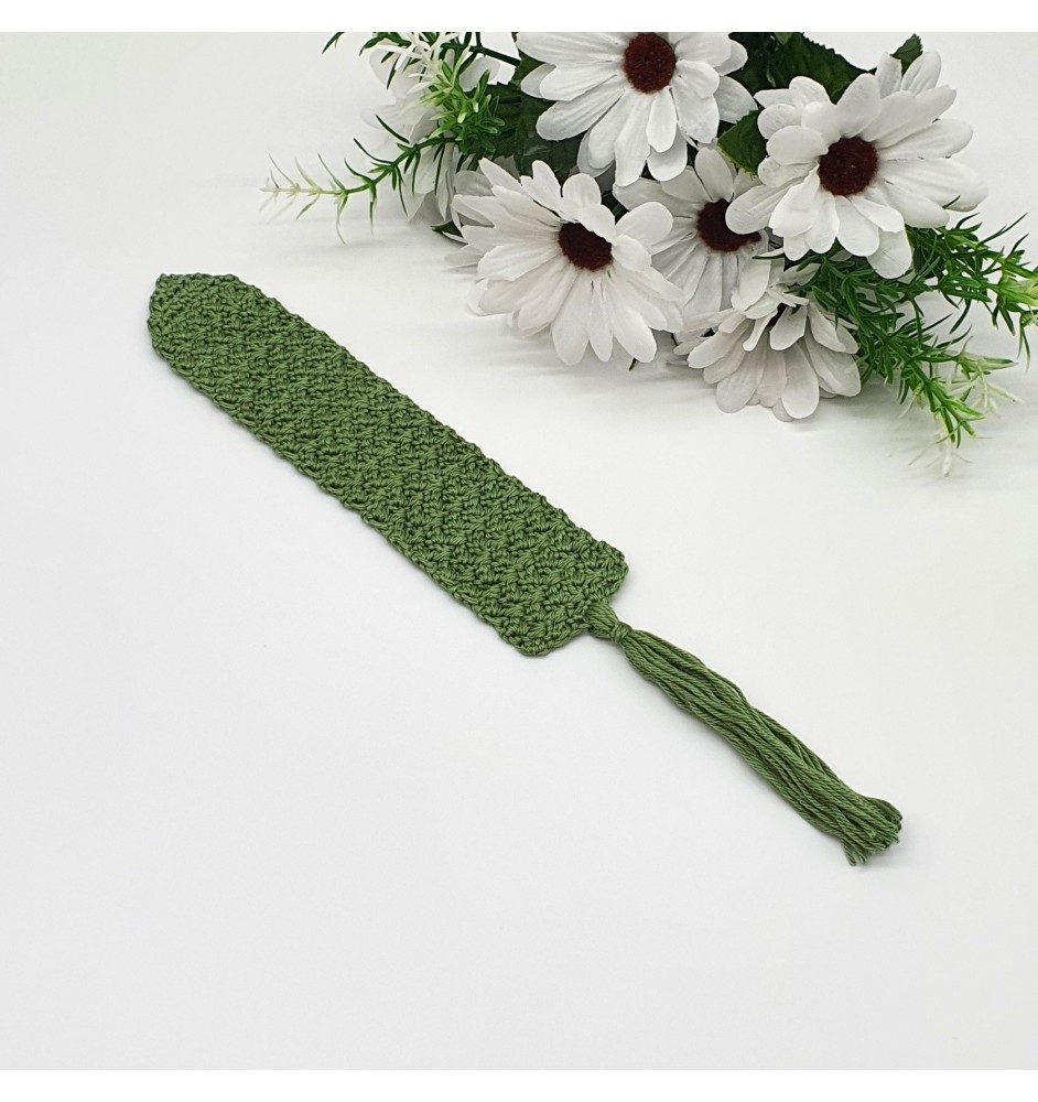 Zielona zakładka do książki szydełkowana