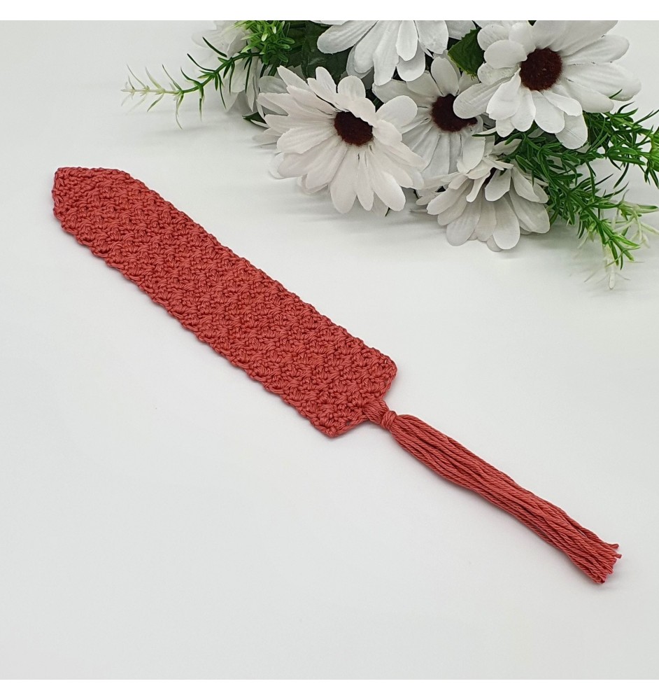 Szydełkowa, bordowa zakładka do książki