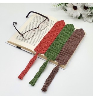 Szydełkowa zakładka do książki w kolorze kawy z mlekiem