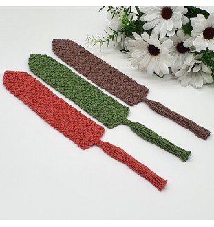 Szydełkowa zakładka do książki w kolorze kawy z mlekiem