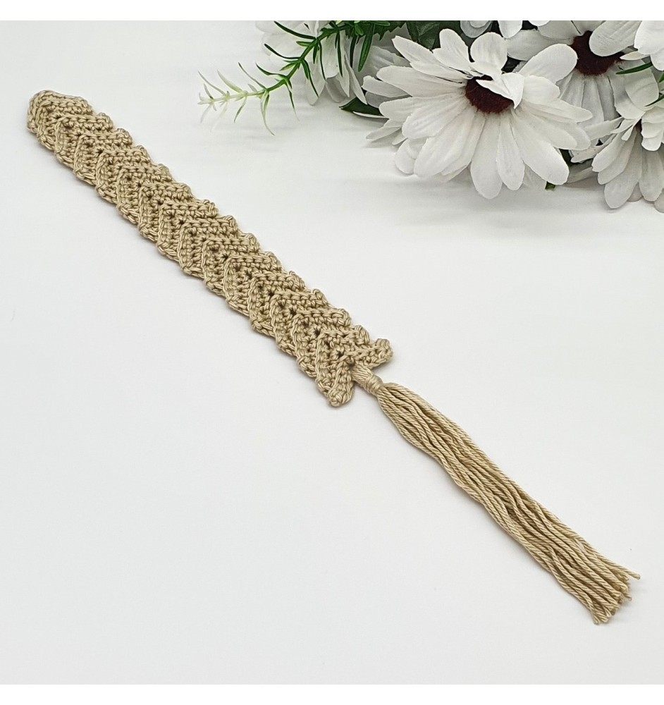 Szydełkowa zakładka do książki w kolorze ecru