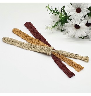 Szydełkowa zakładka do książki w kolorze brązowym