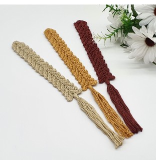 Szydełkowa zakładka do książki w kolorze brązowym