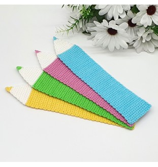 Niebieska kredka - zakładka na szydełku