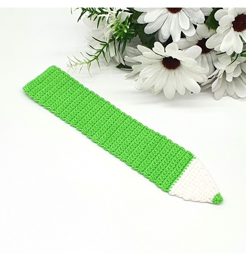 Zielona kredka - zakładka na szydełku