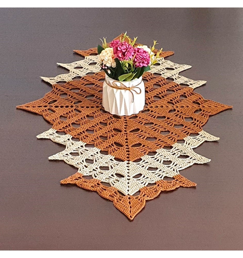 Bieżnik brązowo - beżowy na szydełku