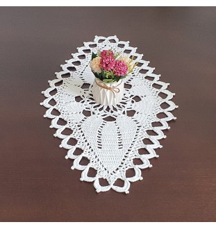 Biały bieżnik na szydełku