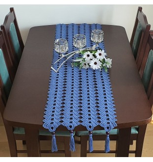 Szydełkowy, niebieski bieżnik w stylu boho