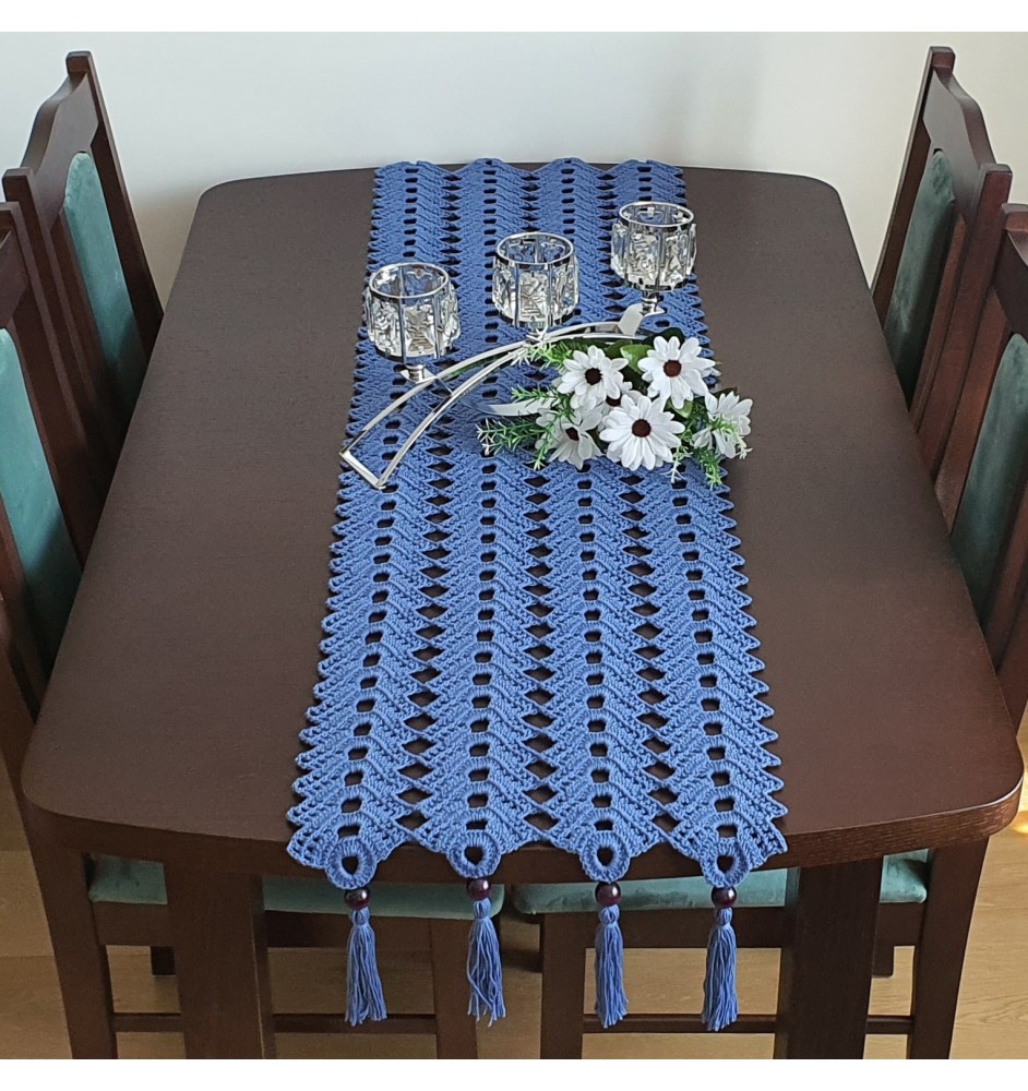 Szydełkowy, niebieski bieżnik w stylu boho