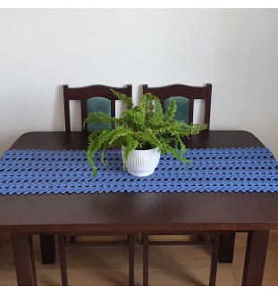 Szydełkowy, niebieski bieżnik w stylu boho