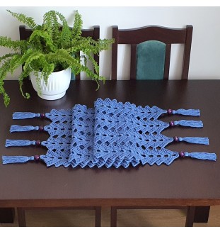 Szydełkowy, niebieski bieżnik w stylu boho