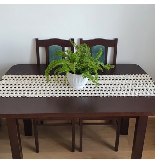 Szydełkowy bieżnik w stylu boho w kolorze naturalnym