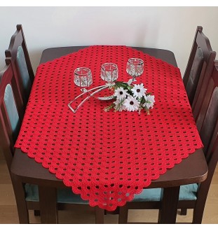 Szydełkowa, kwadratowa serweta w kolorze czerwonym