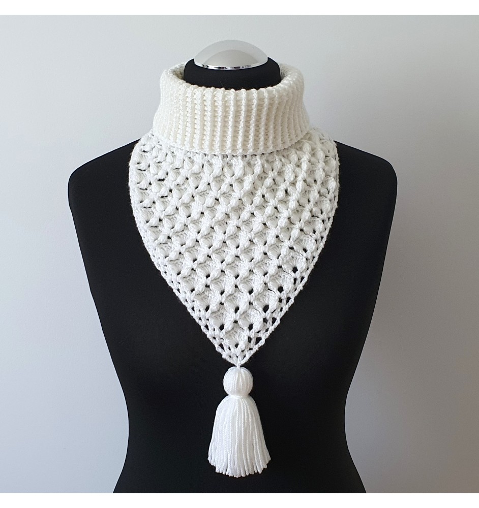 Szydełkowy, biały ocieplacz na szyję