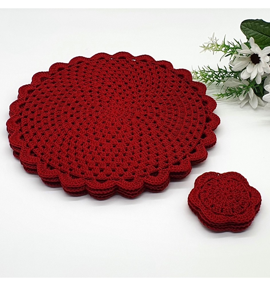 Komplet bordowych podkładek na szydełku