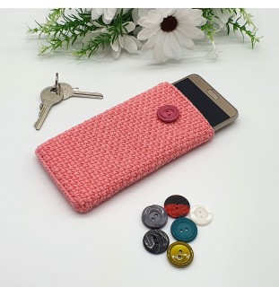 Szydełkowe etui na telefon w kolorze różowym