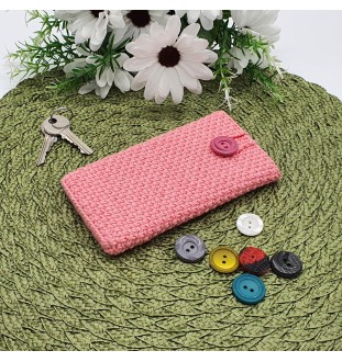 Szydełkowe etui na telefon w kolorze różowym