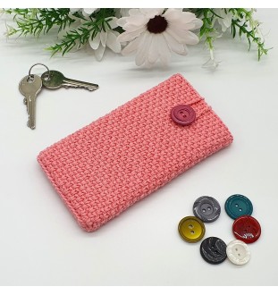 Szydełkowe etui na telefon w kolorze różowym