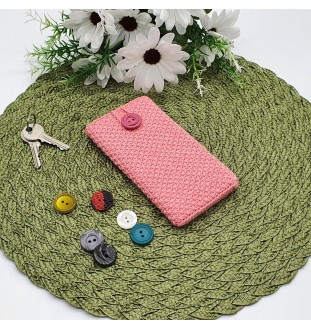 Szydełkowe etui na telefon w kolorze różowym