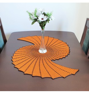 Szydełkowa serweta w kolorze rudym