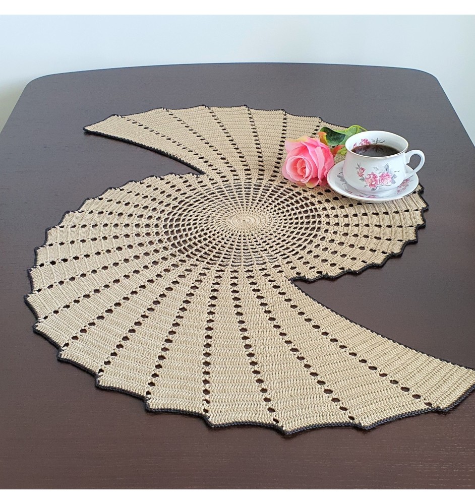 Serweta beżowa z czarną lamówką