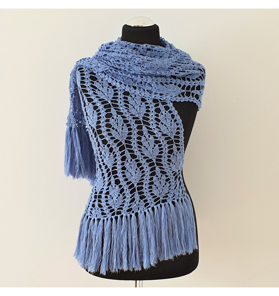 Elegancki szal w kolorze niebieskim